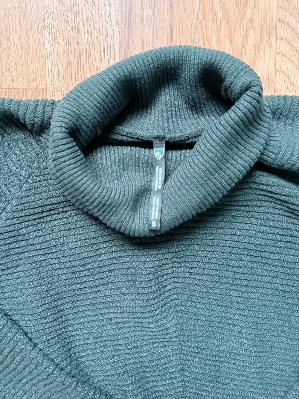 Kuhl women’s Dark Green Ribbed Turtleneck Sweater
